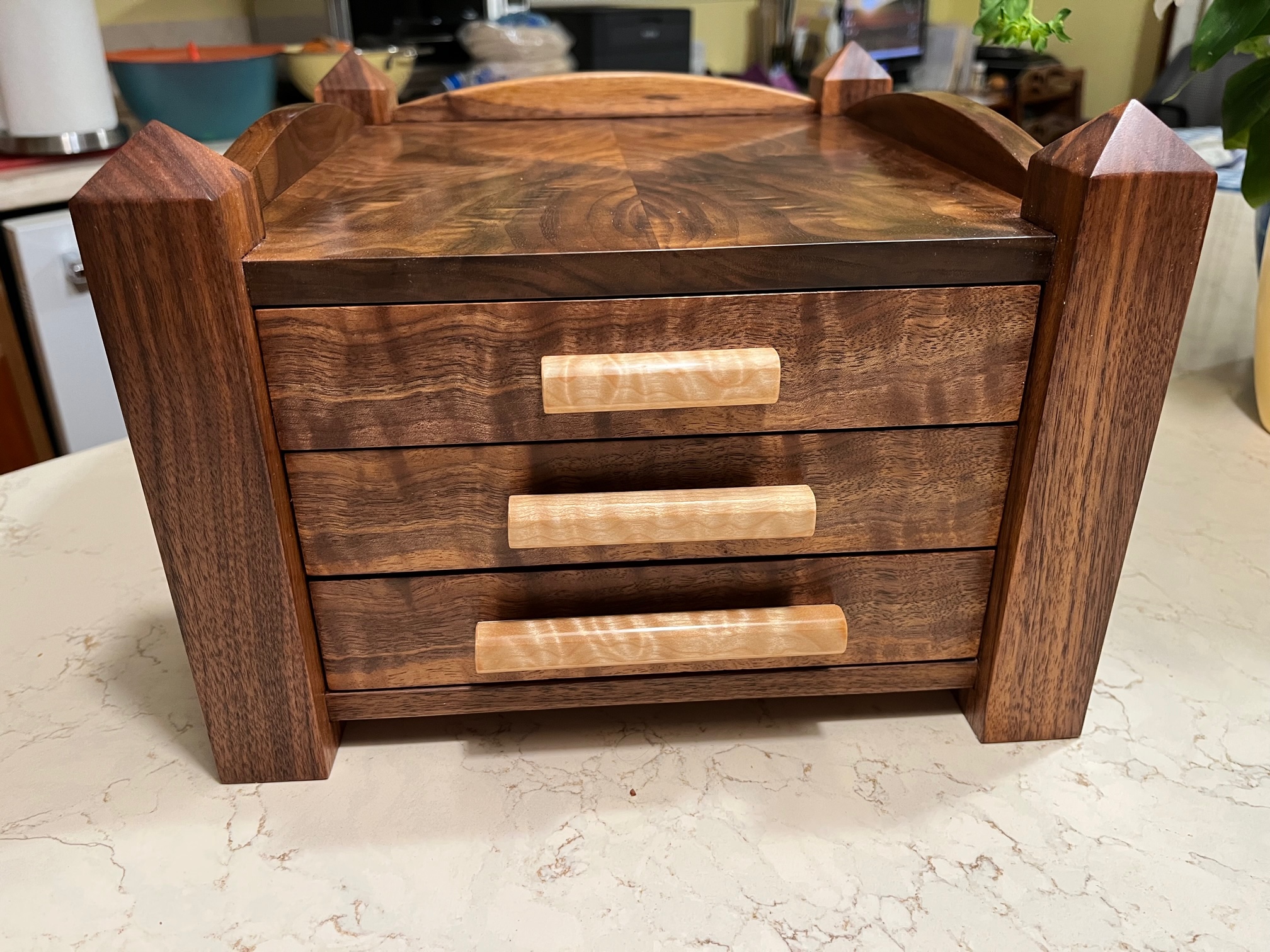 Four-pillar jewelry box